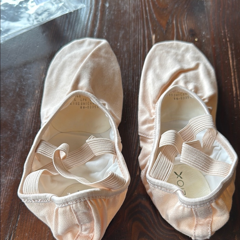 Capezio Cream Ballet Flats size 11 M